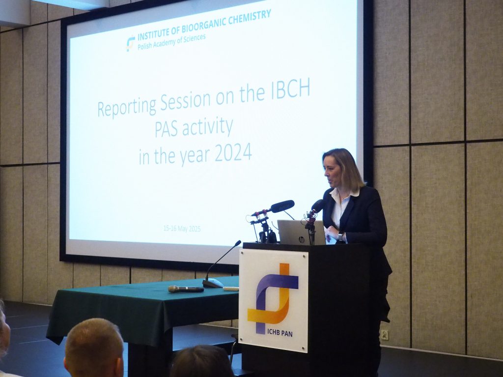 Institute Director Luiza Handschuh during her speech