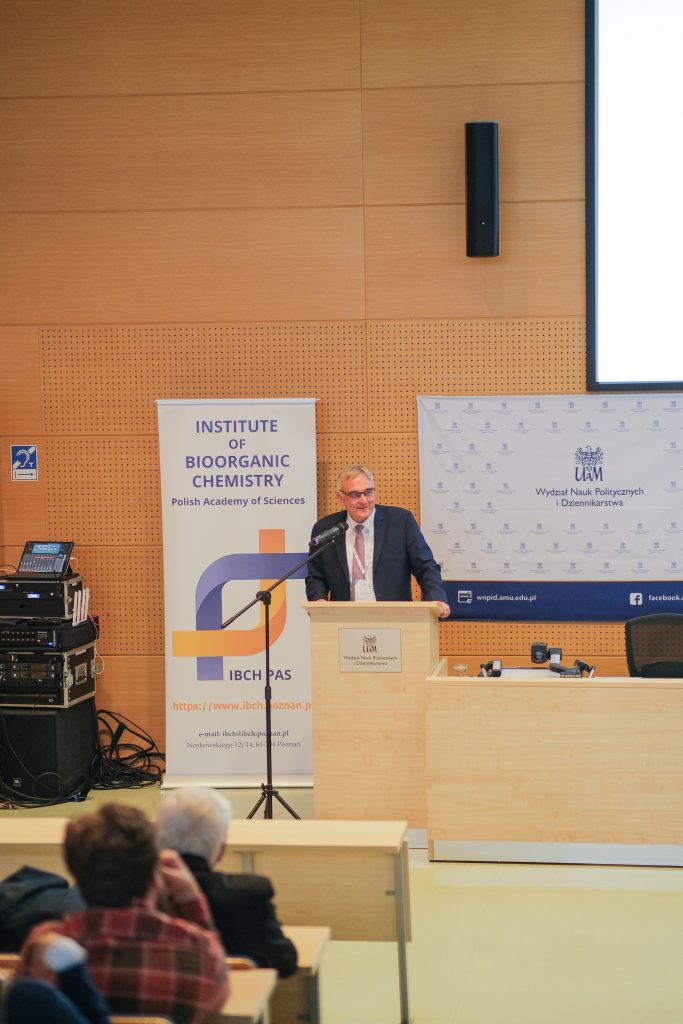Photo of Prof. Figlerowicz opening the Congress (Chairman of the Scientific Committee)