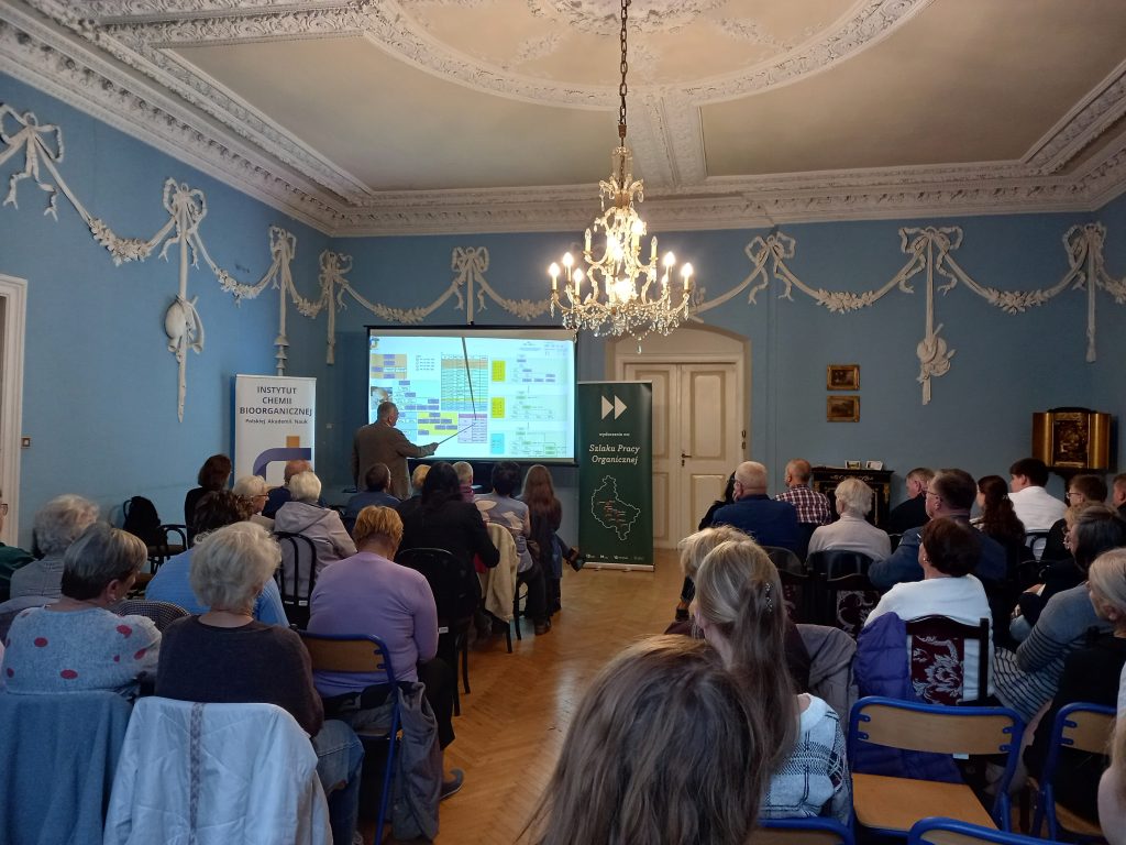 Prof. Marek Figlerowicz gives a lecture in the Blue Hall of the Palace in Turew on the origins of the Piast dynasty and discusses archaeogenomic research