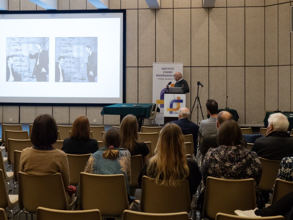 prof. Barciszewski opowiada jak Watson i Crick stworzyli model helisy DNA. 
