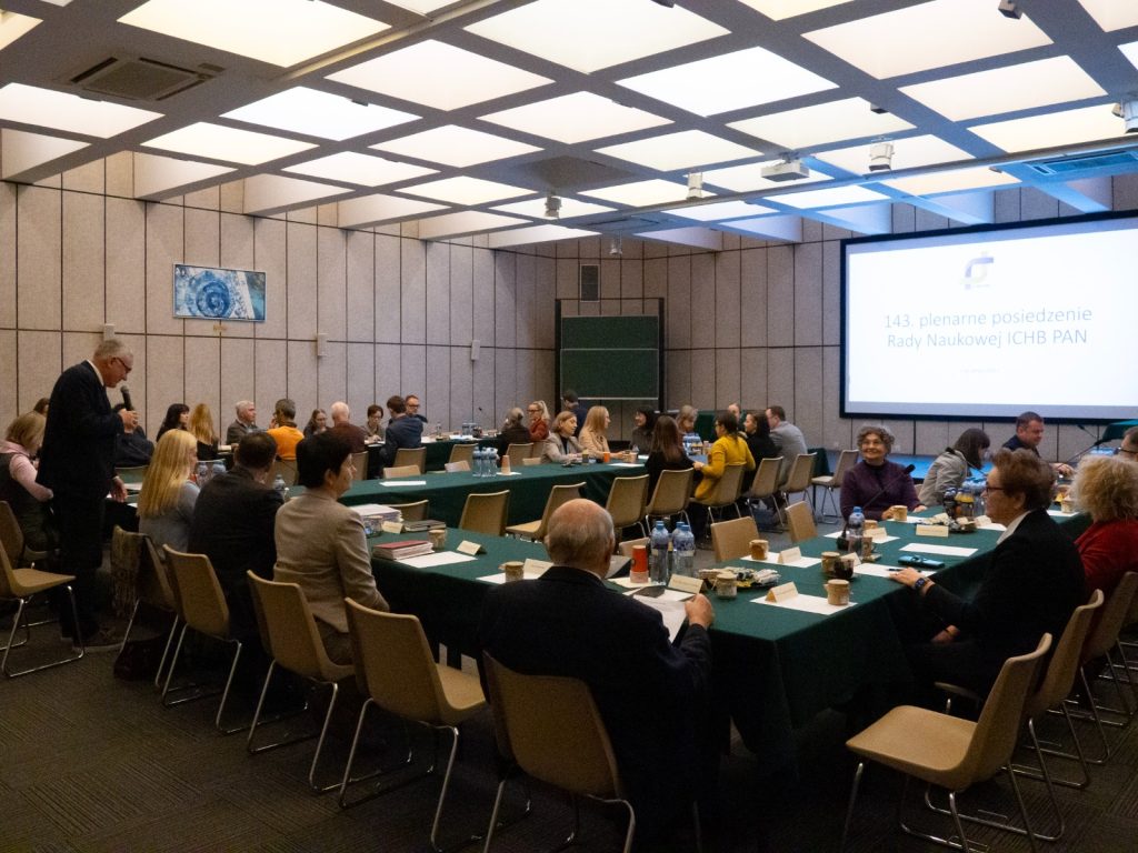 Prof. Marek Figlerowicz addressing members of the Scientific Council in the Institute's conference room