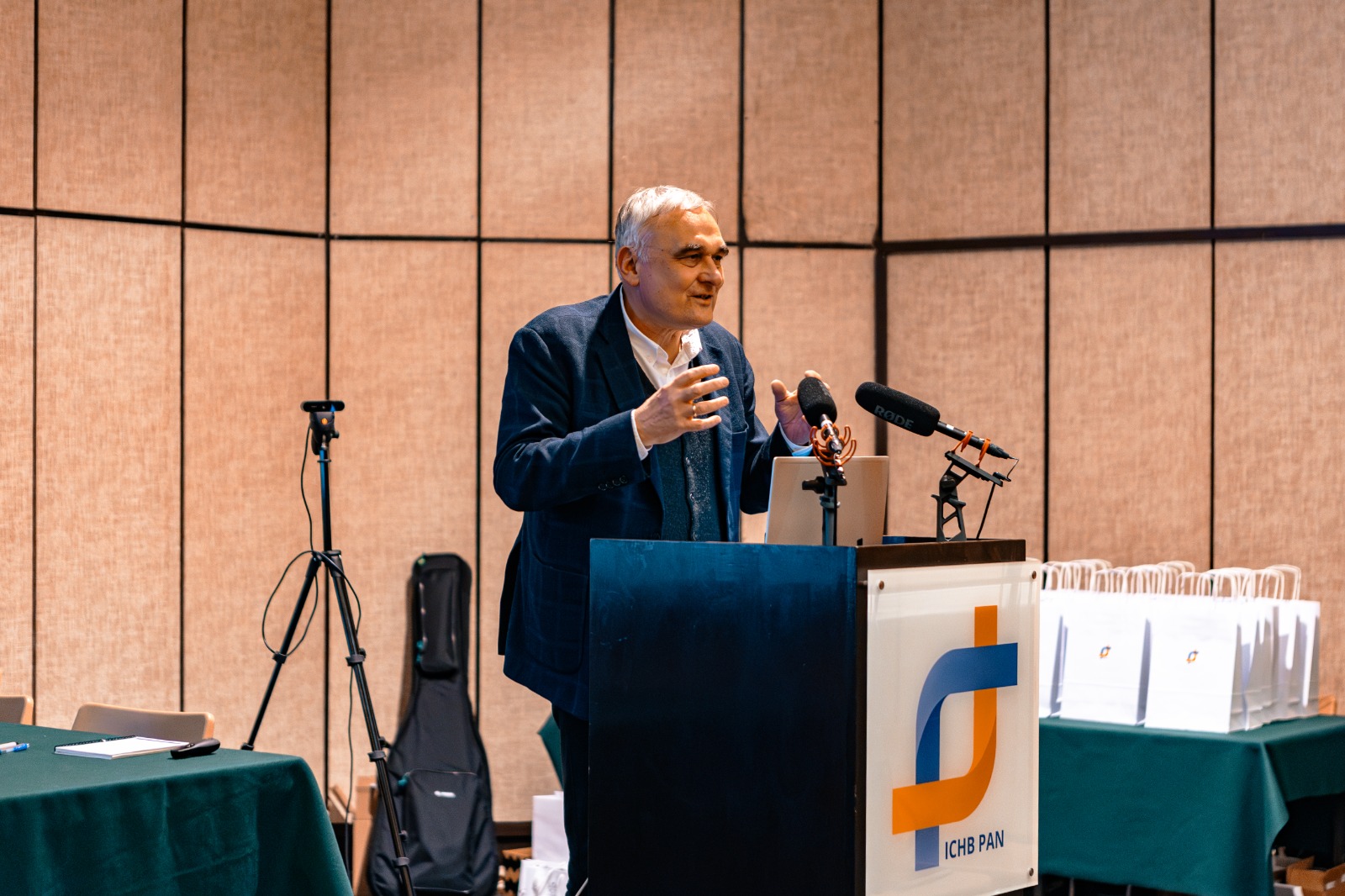 Prof. Marek Figlerowicz w trakcie przemówienia