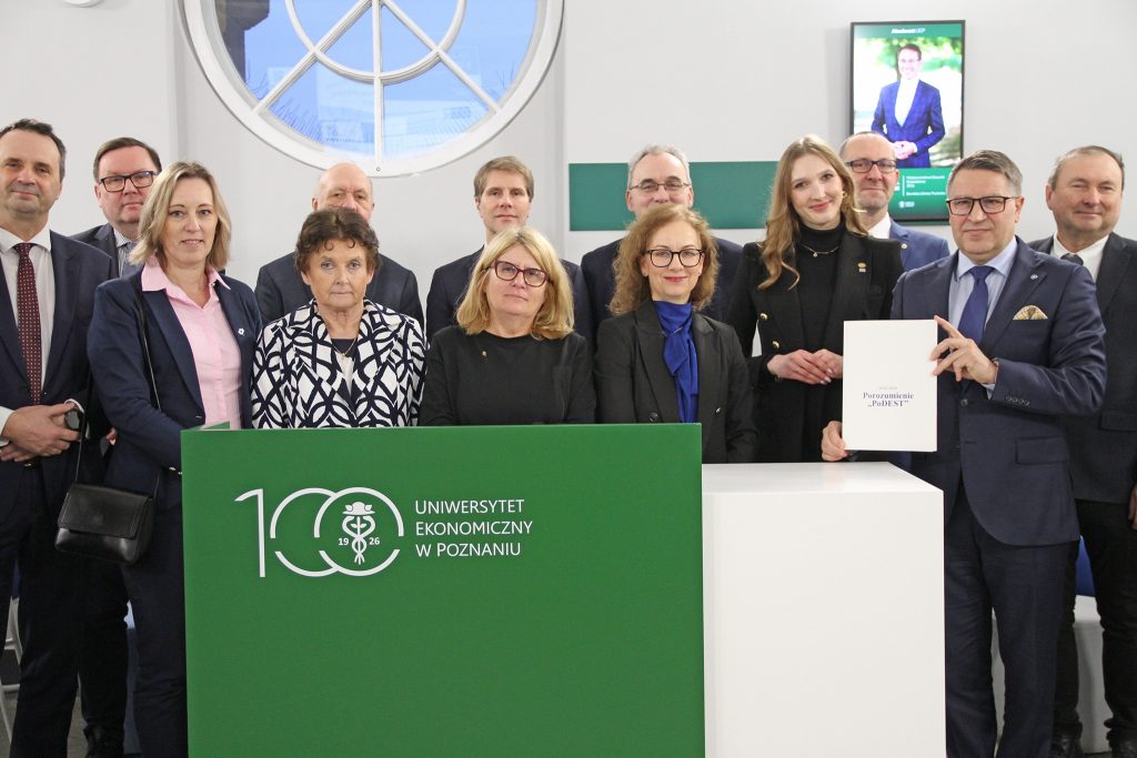 Representatives of the Council of Rectors of the City of Poznań after signing the agreement.