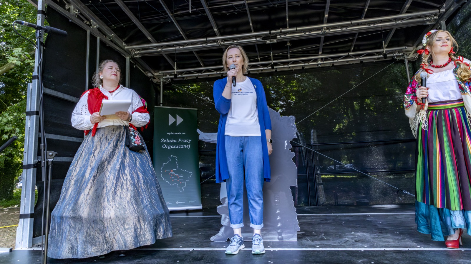 Dyrektor Instytutu zachęcająca do wzięcia udziału w wydarzeniu