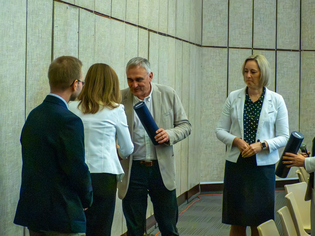 Presentation of the diploma to Katarzyna Klonowska
