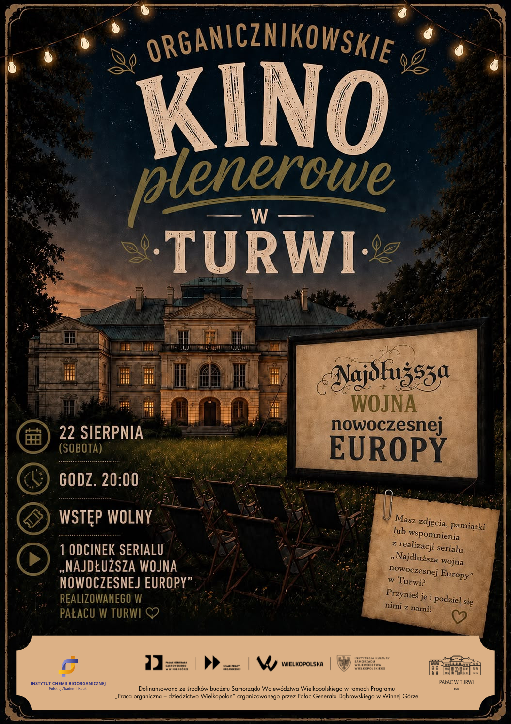 Plakat promujący „Organicznikowskie Kino Plenerowe w Turwi”. Na tle nocnego nieba, oświetlonego girlandami lamp, widoczny jest Pałac w Turwi oraz plenerowy ekran i ustawione przed nim leżaki. Wydarzenie odbędzie się 22 sierpnia (sobota) o godz. 20:00 w Turwi. Wstęp wolny. W programie projekcja pierwszego odcinka serialu „Najdłuższa wojna nowoczesnej Europy”, którego część była realizowana w Pałacu w Turwi. Plakat zawiera również informację o krótkim wprowadzeniu do idei pracy organicznej oraz spotkaniu z historykiem Łukaszem Urbaniakiem, który opowie o pracy organicznej i Turwi jako jej kolebce. Na dole znajdują się logotypy organizatorów i partnerów wydarzenia